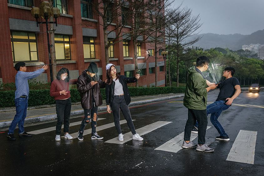 Do not use your smartphone while crossing the street, Glow on the face 2.0 series-14